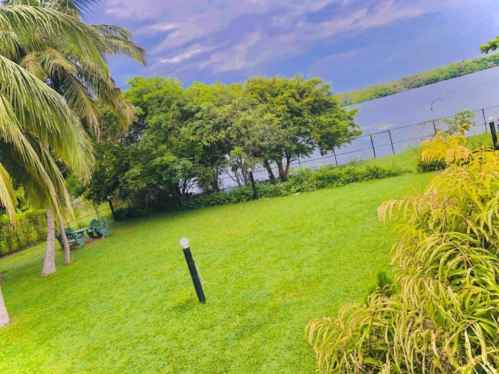 Serenity Lake Resort Yala Tissamaharama Exterior foto