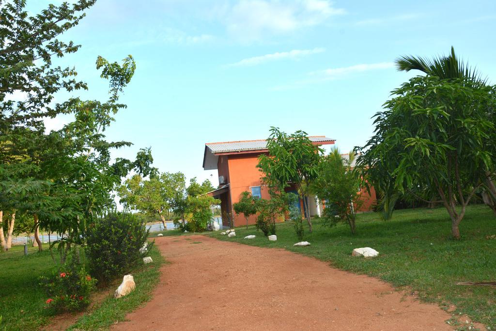 Serenity Lake Resort Yala Tissamaharama Exterior foto