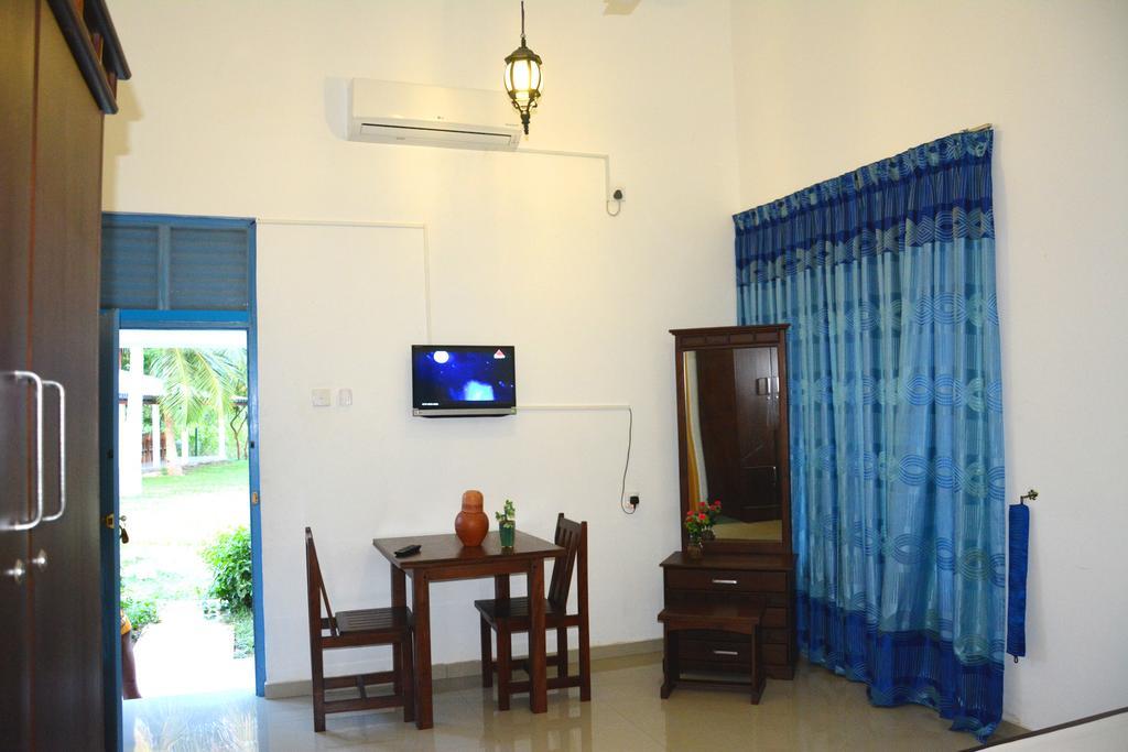 Serenity Lake Resort Yala Tissamaharama Exterior foto