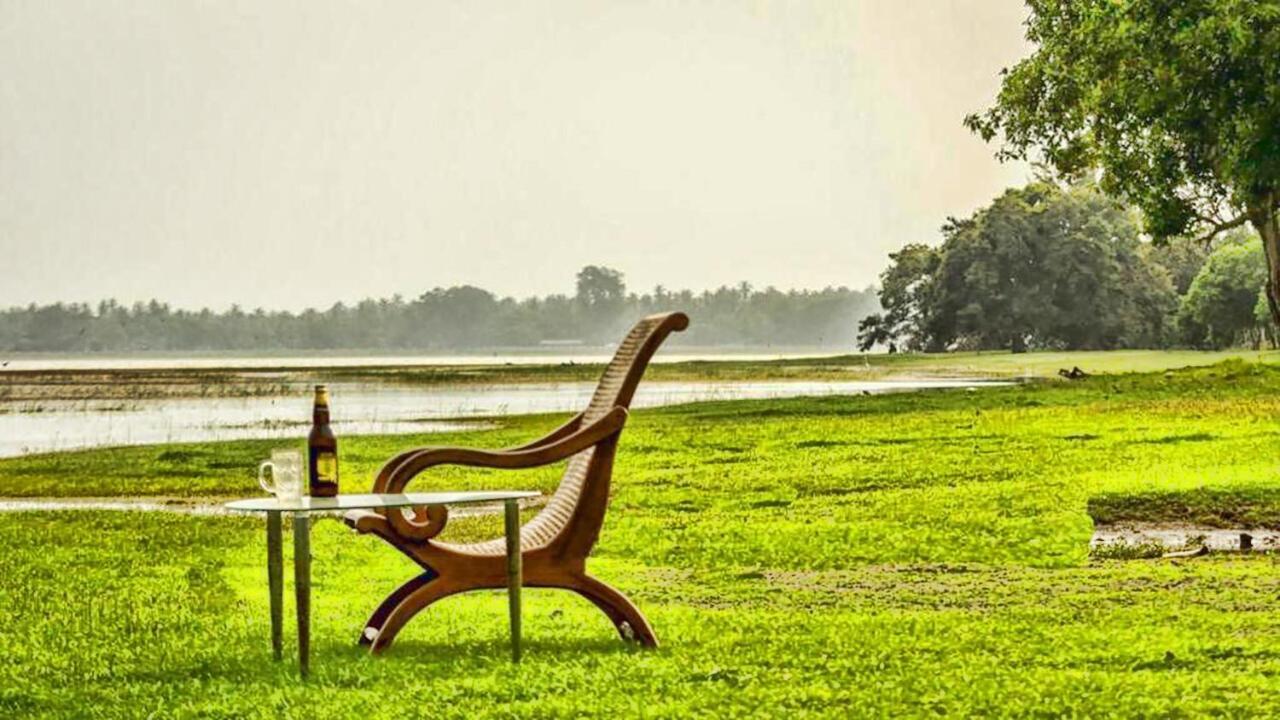 Serenity Lake Resort Yala Tissamaharama Exterior foto
