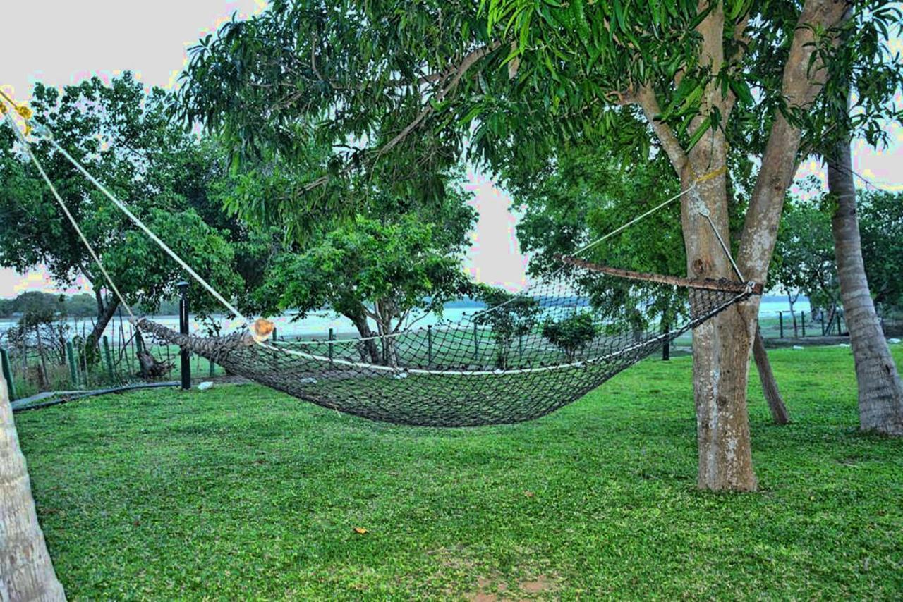 Serenity Lake Resort Yala Tissamaharama Exterior foto